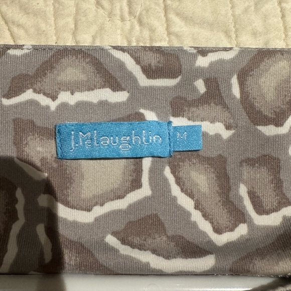 Gorgeous j. McLaughlin fitted dress with side shirr - Picture 4 of 4